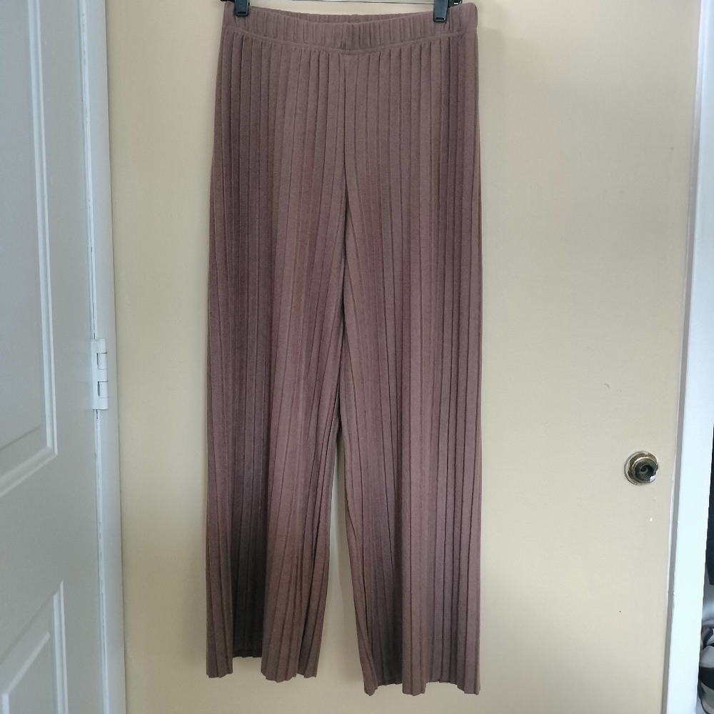 Bailey 44 straight leg pleated pull on brown pants M office Travel Stretch